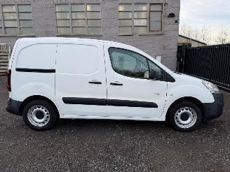 skadebil bedrijf Peugeot Partner 1.6 I 2017/6