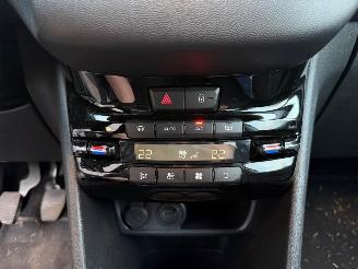 Peugeot 208 1.2 I picture 30