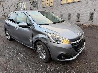 Peugeot 208 1.2 I picture 2