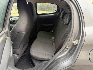 Peugeot 108 STYLE picture 21