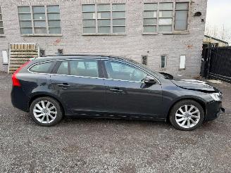 Voiture accidenté Volvo V-60 V 60 SUMMUM 2016/6