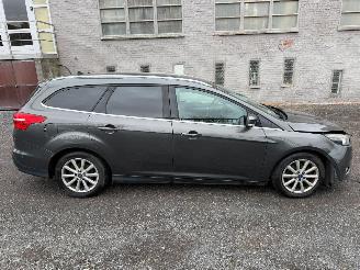 Voiture accidenté Ford Focus TITANIUM 2015/4