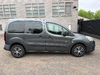 skadebil bedrijf Peugeot Partner 1.6 HDI 2015/12