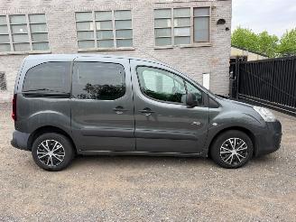 skadebil bedrijf Peugeot Partner 1.6 HDI 2015/12