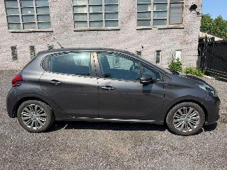 Coche accidentado Peugeot 208 SIGNATURE 2018/9