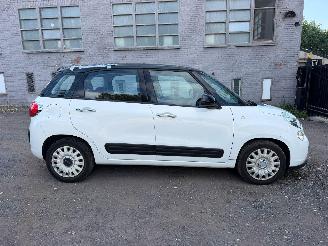 krockskadad bil auto Fiat 500L EASY 2013/9