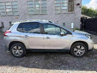 krockskadad bil auto Peugeot 2008 ACCESS 2017/11