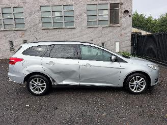 krockskadad bil auto Ford Focus TREND 2015/3