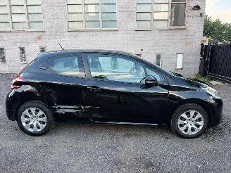 uszkodzony samochody osobowe Peugeot 208 LIKE 2015/5