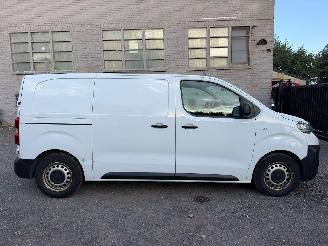 krockskadad bil bedrijf Peugeot Expert 2.0HDI 2023/2