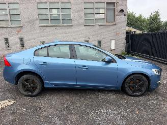 damaged passenger cars Volvo S-60 KINETIC 2016/5
