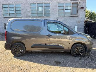 krockskadad bil bedrijf Opel Combo CARGO 2021/7