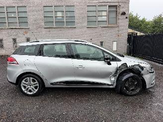 Damaged car Renault Clio IV GRANDTOUR 2020/6