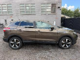 skadebil auto Nissan Qashqai 1.2 I 2015/10