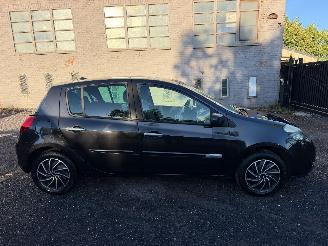 Schadeauto Renault Clio ICE WATCH 2011/4