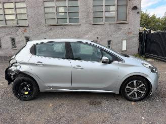 uszkodzony samochody osobowe Peugeot 208 ALLURE 2018/4