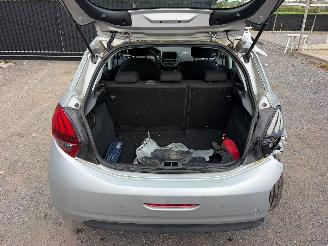 Peugeot 208 ALLURE picture 15