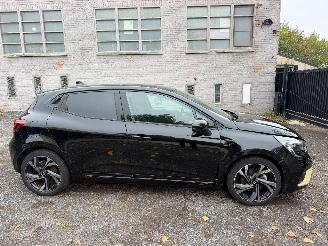 Unfallwagen Renault Clio V E-TECH ENGINE 2022/11