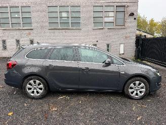 damaged passenger cars Opel Astra COSMO 2015/8