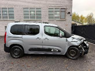 krockskadad bil auto Citroën Berlingo PLUS 2019/11