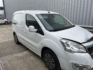 uszkodzony samochody osobowe Peugeot Partner 1.6 BLEU HDI 2016/5