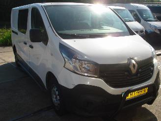 krockskadad bil bedrijf Renault Trafic DUBBELE CABINE 1.6DCI EURO 6-MOTOR STUK 2019/4