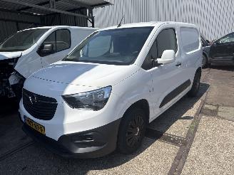 krockskadad bil auto Opel Combo 1.5 D  Edition 2021/6
