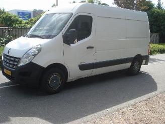 krockskadad bil bedrijf Renault Master AUTOMAAT L2-H2  2.3DCI 92KW 2011/5
