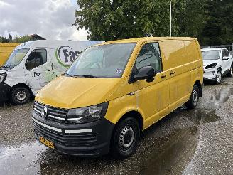 damaged commercial vehicles Volkswagen Transporter 2.0 TDI L1H2 HIGHLINE 2018/2