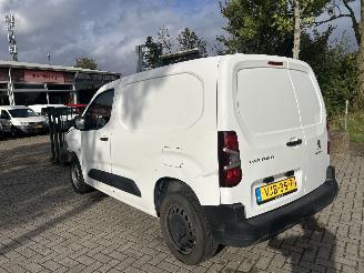 krockskadad bil bedrijf Peugeot Partner 1.5 BLUEHDI  PREMIUM 2021/1