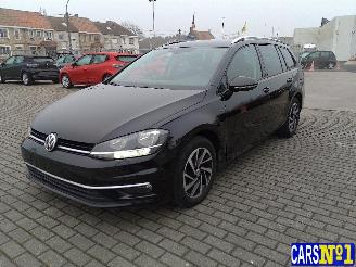 uszkodzony samochody osobowe Volkswagen Golf  2018/10