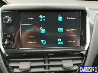 Peugeot 208  picture 20