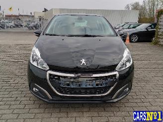 Peugeot 208  picture 2