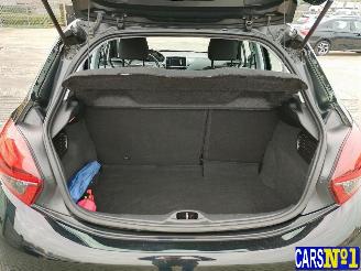 Peugeot 208  picture 22
