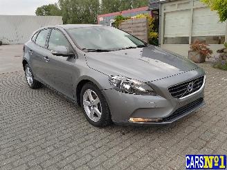Volvo V-40  picture 3
