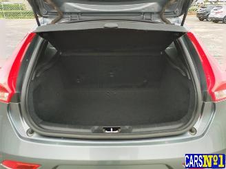 Volvo V-40  picture 18