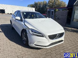 Volvo V-40  picture 3