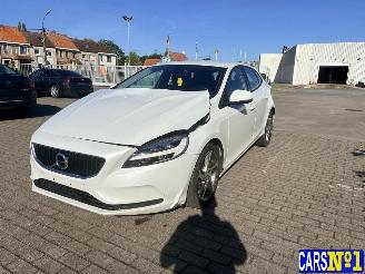 Volvo V-40  picture 2