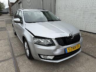 krockskadad bil auto Skoda Octavia 1.2 TSI Grt Ambition Business 2015/2