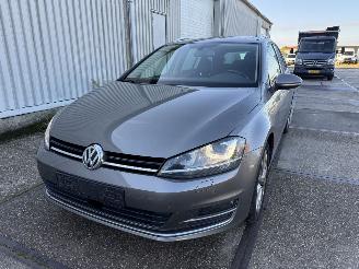uszkodzony samochody osobowe Volkswagen Golf Variant 1.6 TDI DSG 2014/10