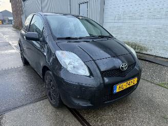 Vaurioauto  passenger cars Toyota Yaris 1.0 VVTi Access Airco 2011/8