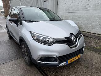 uszkodzony samochody osobowe Renault Captur 0.9 TCe Xmod 2016/10