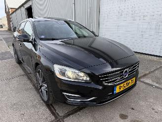 krockskadad bil auto Volvo V-60 2.4 D6 AWD Plug-in Hybrid Summum 2013/10