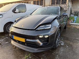 Schadeauto Porsche Macan 4 100kWh Pano Bose 2024/10