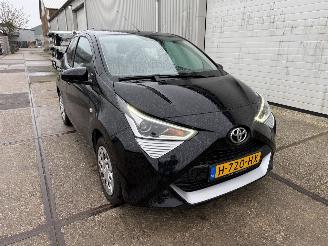 skadebil auto Toyota Aygo 1.0 VVT-i X-Play 2020/6