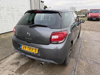 Citroën DS3 1.6 e-HDi So Chic picture 3