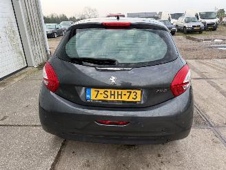 Peugeot 208 1.2 VTi Urban Soul picture 5