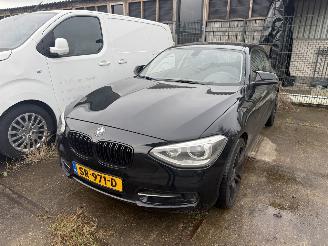 krockskadad bil auto BMW 1-serie 116i Sport 2013/3