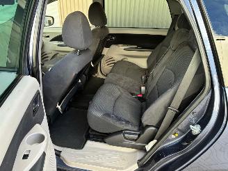 Mitsubishi Grandis 2.4-16V InSport 7-Persoons picture 13