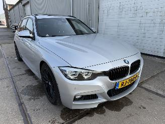 Voiture accidenté BMW 3-serie 318i Touring M-Sport Pano H&K Leer 2017/12